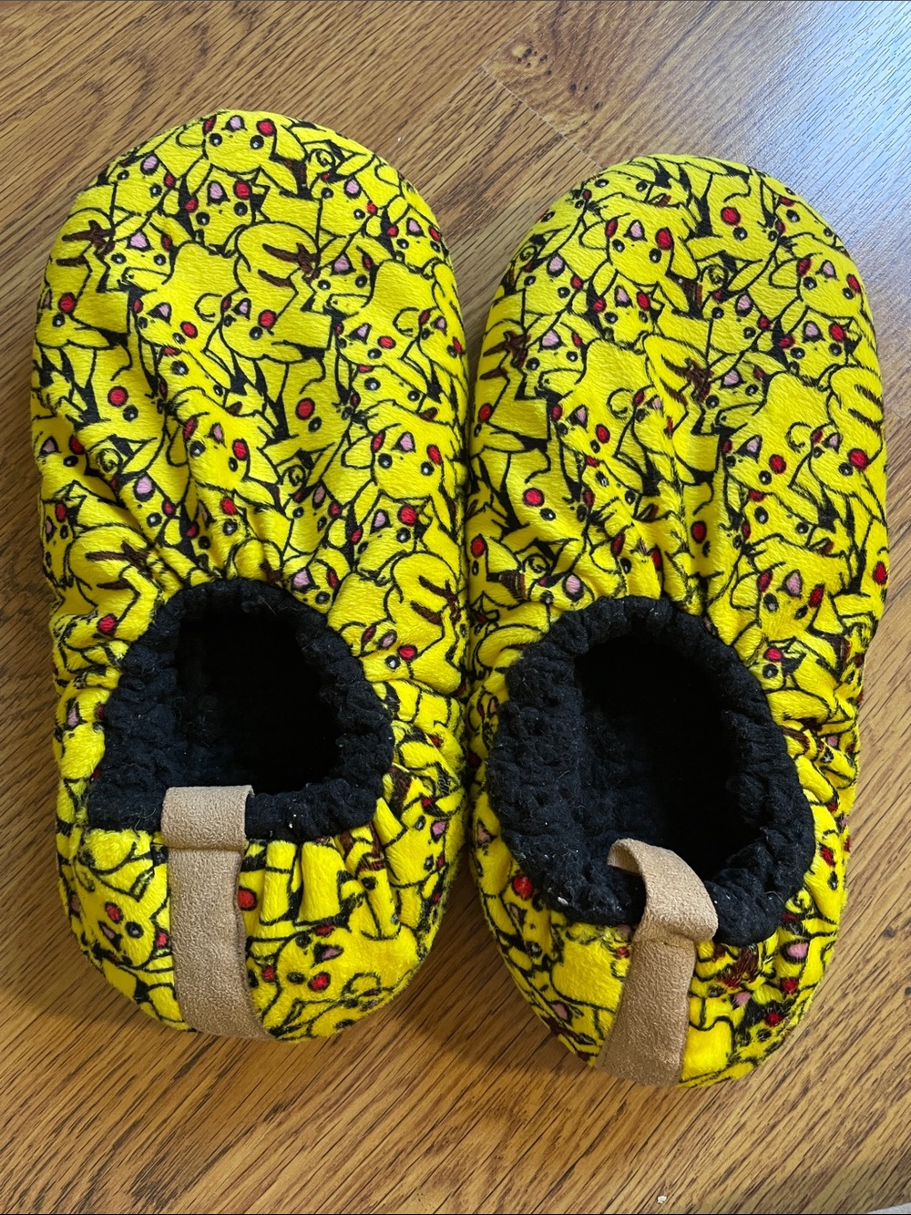 Pikachu Slippers - Picture 3 of 7